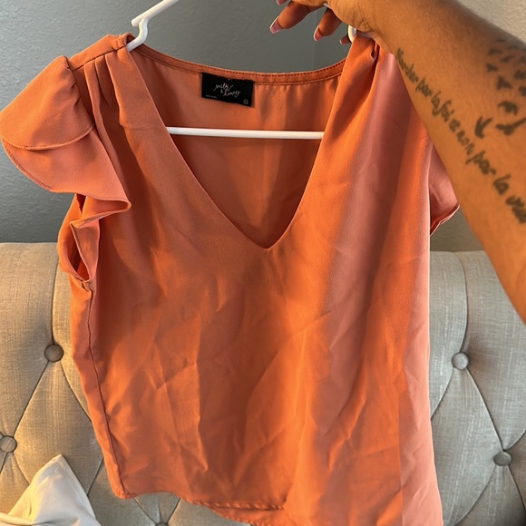 Cute Work Blouse! - Picture 2 of 2